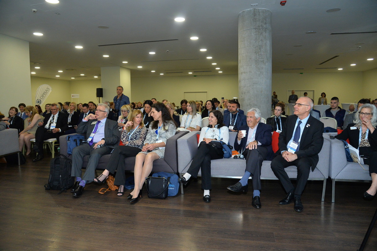 forum-2019/048