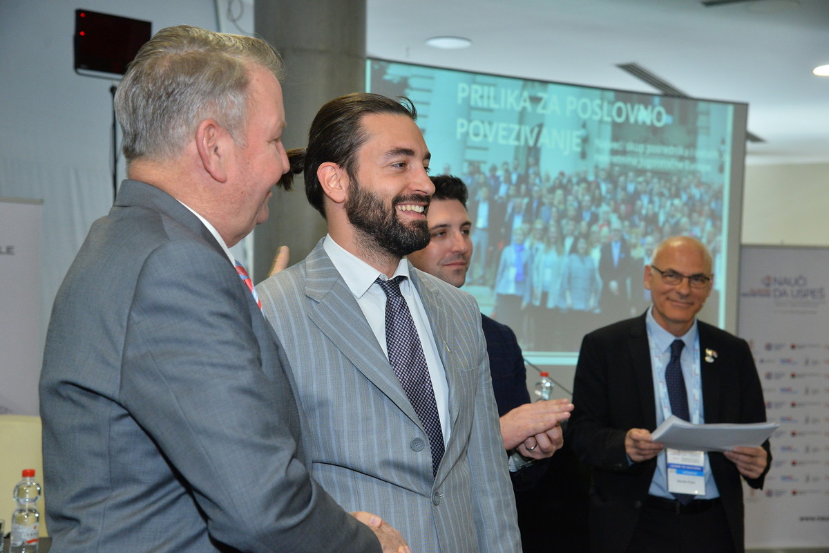 forum-2019/076
