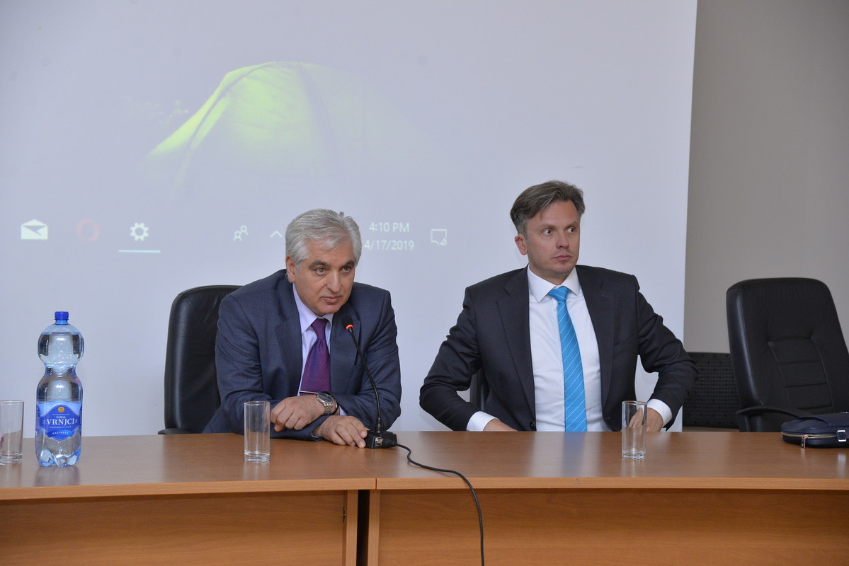 forum-2019/102